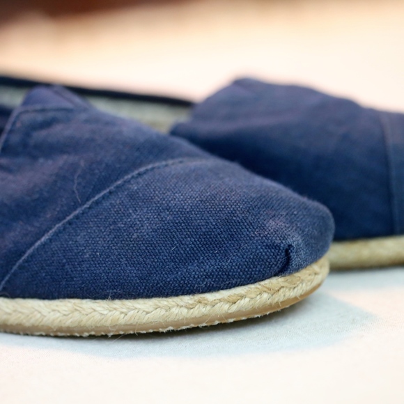Navy Blue Toms size 6 new condition - Picture 7 of 8